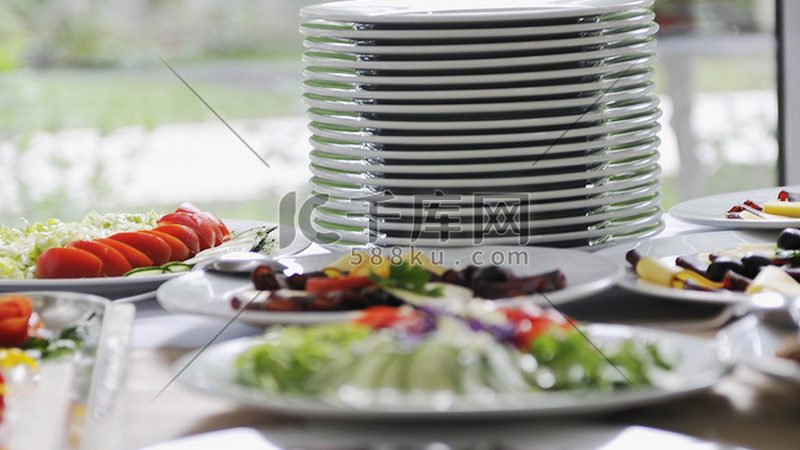休闲食品与烘焙食品：一场舌尖上的分类较量